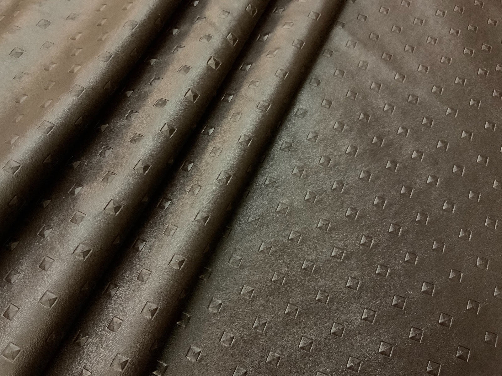 F185 Diamond Leatherette Brown