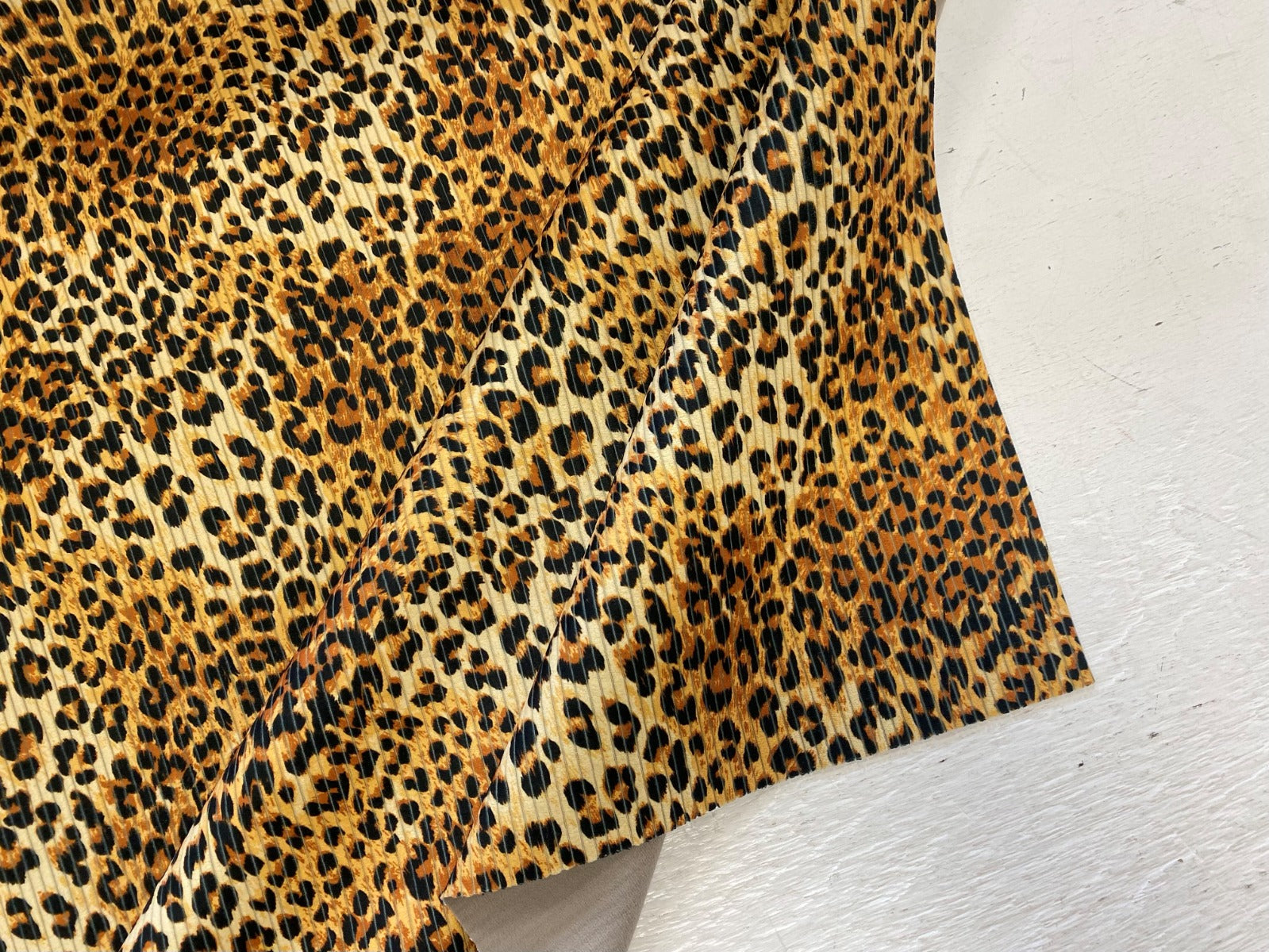 H387 Chunky Leopard Corduroy