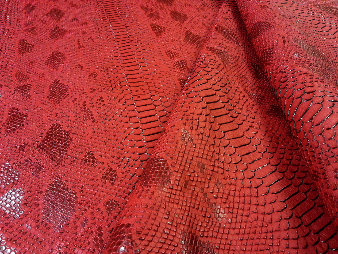 Snakeskin Leatherette Red H46