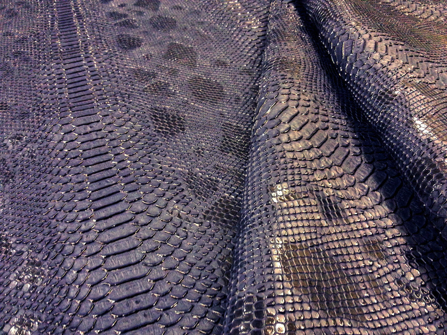 Snakeskin Leatherette Midnight H47