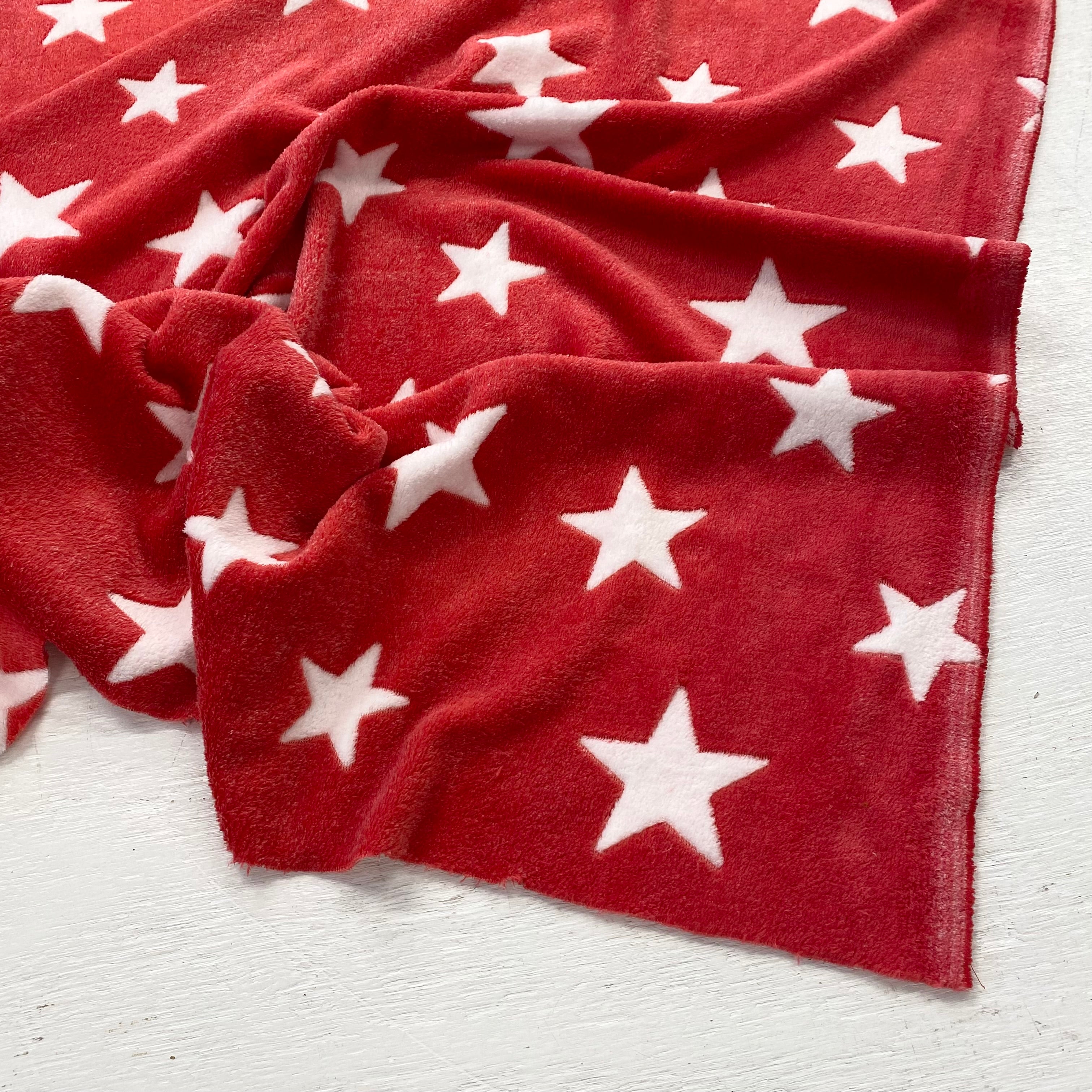 i529 Stars Cuddle Fleece Red Fabric Gathered