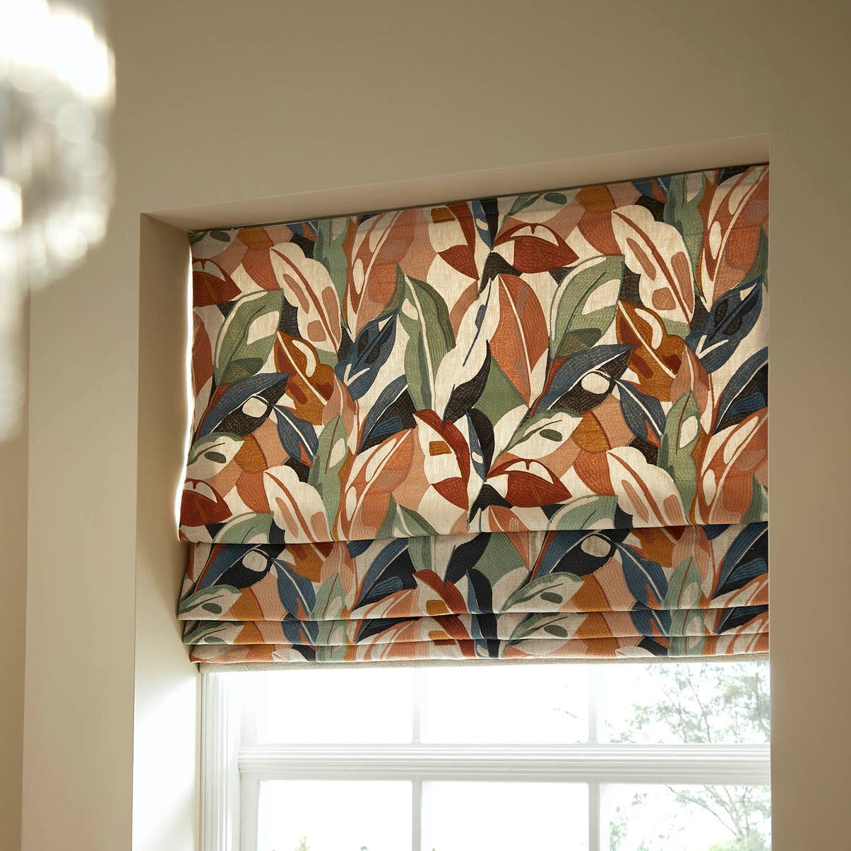 iLiv Artisan Leaf Sea Holly Blind