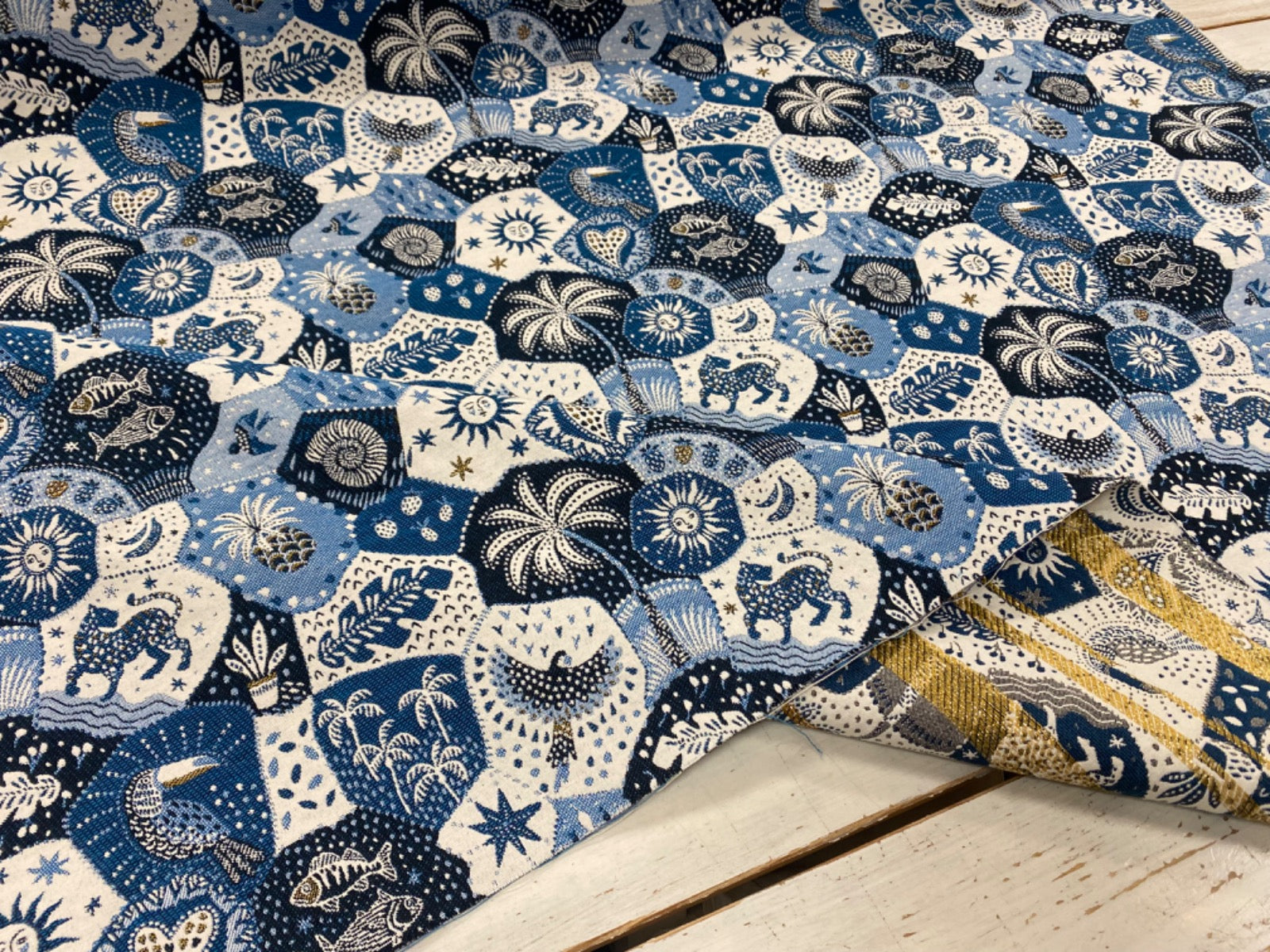 H382 Summer Dreaming Tapestry Indigo
