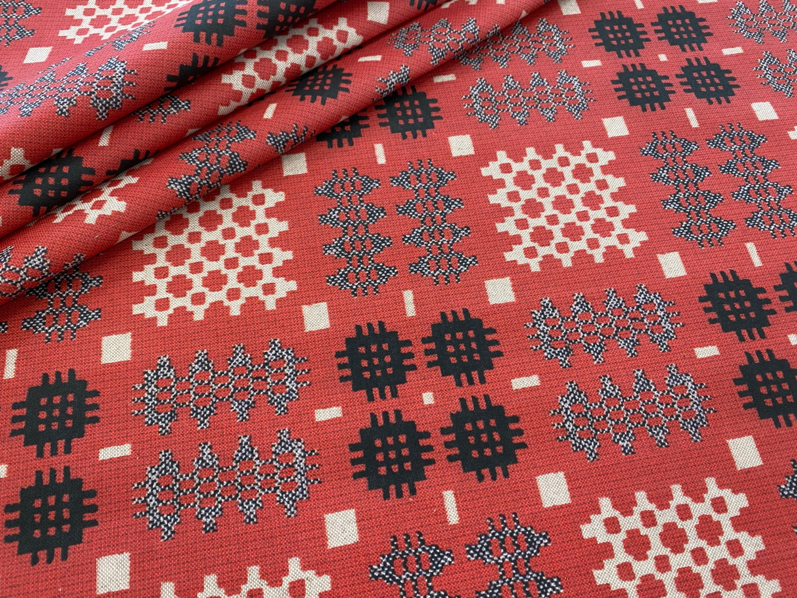 S48 Welsh Blanket Oilcloth Red