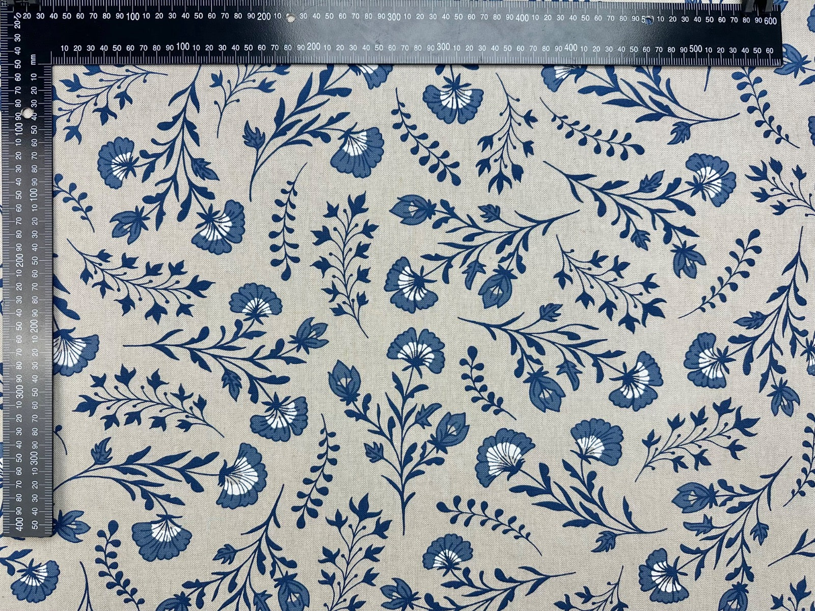 T558 Folk Flowers Blue Linen