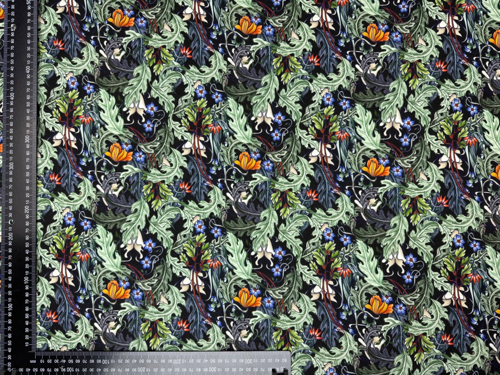 i508 Mysterious Garden Noir