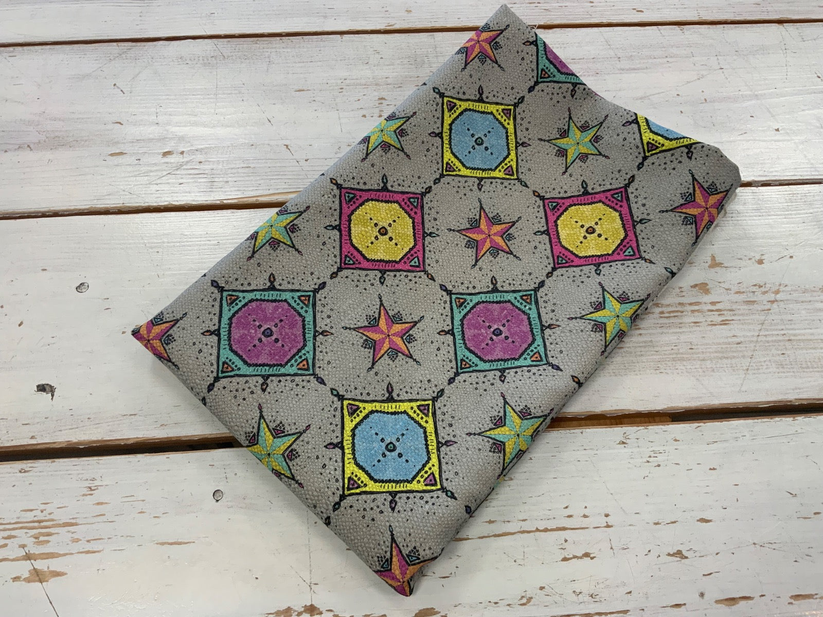 RE3772 1m Aztec print on chunky linen   (140cm wide)