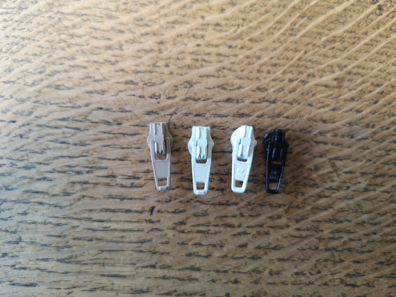 Zip Slider Black