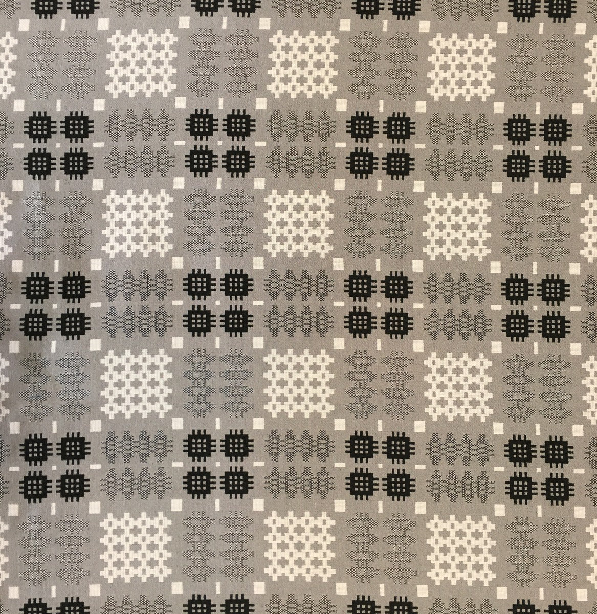 R42 Welsh Blanket Tapestry Grey
